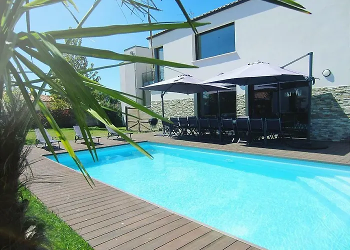 Vila Meilleraie Piscine Chauffee Et En Options